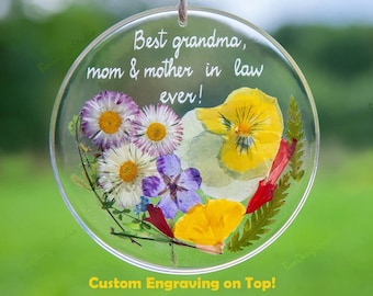 Mothers Day Gift for Mother in Law / Aunt: Personalized Flower Suncatcher - Custom Engraving Mom Ornament