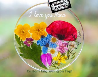 Personal Gift for Nanny on Mothers Day: Flowered Gift for Grandma - Custom Engraving REAL FLOWERS Suncatcher - Resin Ornament