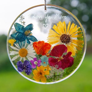 Flower Gifts for Mom Any Engraving, Unique Birthday Gift for Her with Real Flowers, Gift for Grandma Personalized Ornament Unique Gift Woman
