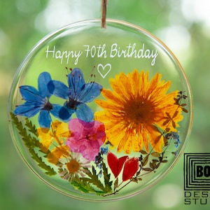 Verjaardagscadeaus met elke gravure voor oma 70e verjaardagscadeau voor moeder, cadeau voor oma Verjaardagscadeau Gepersonaliseerd cadeau Bloem Suncatcher