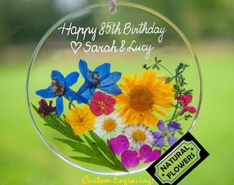 Atrapasueños para mamá con flores naturales / Regalos de cumpleaños personalizados para mujeres - Grabado personalizado: Adorno personal para el 85 cumpleaños de la abuela
