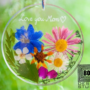 Gifts for Mom flower ornament window hanging with custom etched text - personalized quote gift