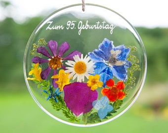 Gepersonaliseerd verjaardagscadeau voor mama: geperste natuurlijke bloemen, op maat gegraveerd ornament