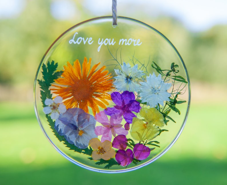 Unique Mothers Day gift flowers in epoxy resin ornament Flower Heart