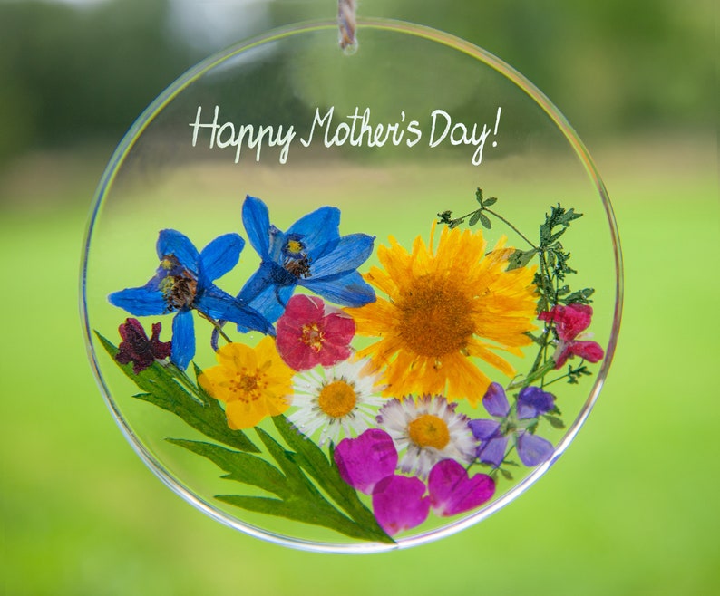 Mothers Day Gift for Mom Personalized Flower ornament with natural flowers in epoxy resin