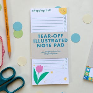 Puede incluir: Un juego de tres tazas de cerámica con acabado mate moteado. Las tazas son de color crema, gris claro y gris oscuro. Cada taza tiene un diseño simple y minimalista.