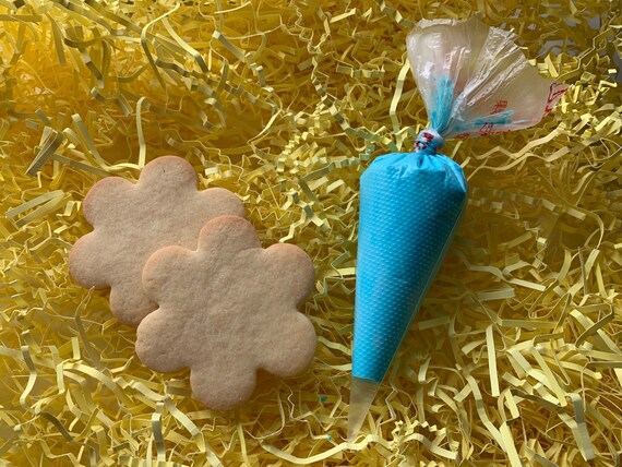 Flower cookie decorating kit - 12 cookies - NUT FREE