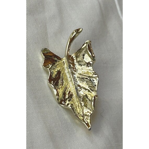 Vintage Gold Tone Textured Leaf Brooch Pin 2" - image 3