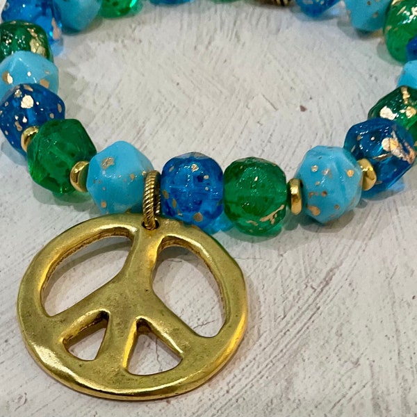 Bransoletka Peace z niebieskich i zielonych czeskich szklanych koralików