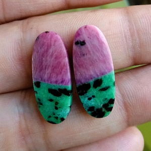 Ein Paar Natürlicher Rubin Zoisit Cabochon Oval Form 23x10x3 MM Handgemachte Lose Edelsteine