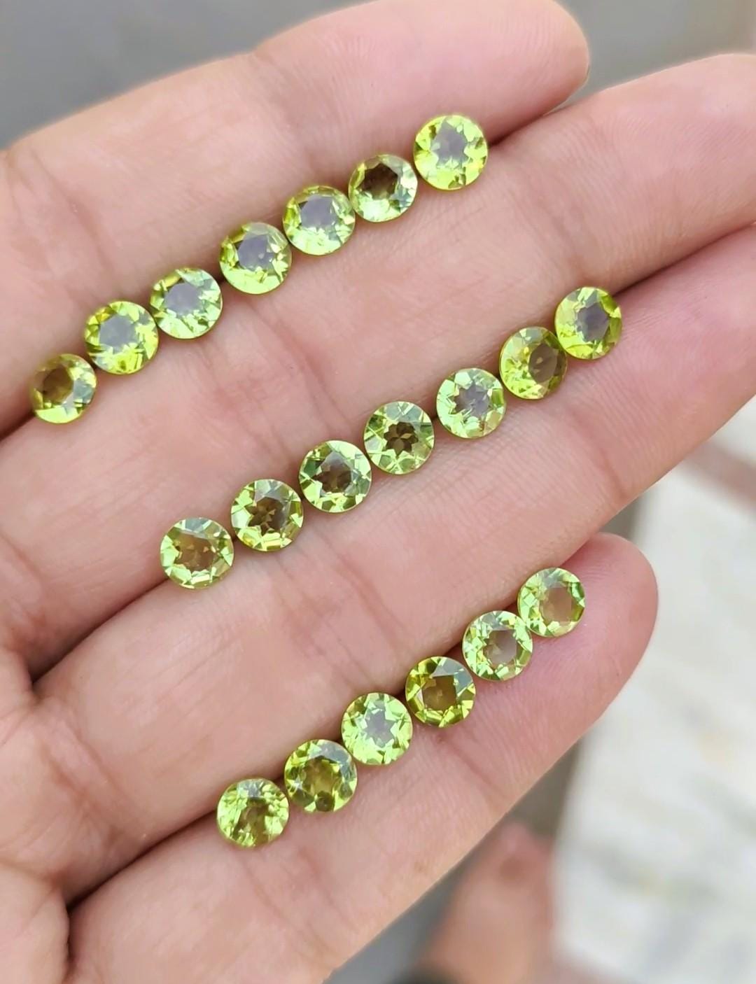 Natuurlijke peridoot gefacetteerde ronde edelstenen 6 x 6 mm handgemaakte losse edelstenen Veel van 20 stuks.