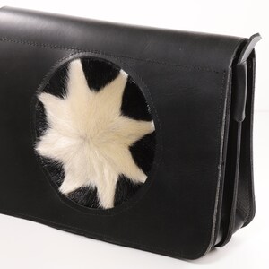 Solid Bag in full grain leather.