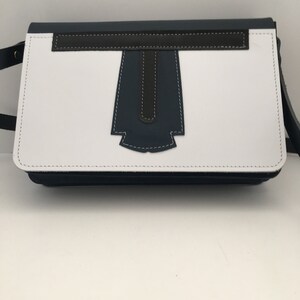 Bag in full grain leather in marine blue- white and black leather