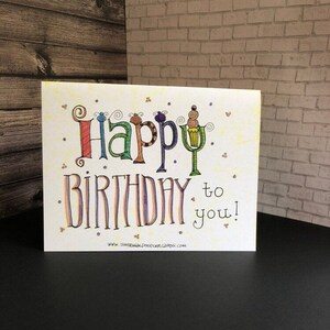 Bunte Happy Birthday Karte - wir schreiben Ihre Nachricht ins Innere und mailen sie für Sie. Warum leere Karten verschicken? Fügen Sie einen unserer Magnete hinzu!