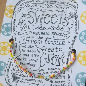 Pulseira de contas de vidro de empoderamento doce, elástica, sem fechos, coleção de contas coloridas para empoderamento, cartão rabiscado incl.