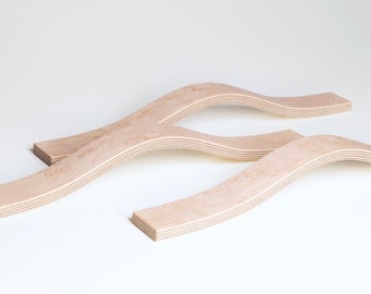Moderne, stilvolle, Schubladenknäufe aus Holz. Natürliche Vogelaugen Ahorn Oberfläche. Sehr dekorative, schlichte handgefertigte Griffe.