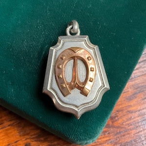 Ciondolo a forma di ferro di cavallo portafortuna placcato in argento francese antico