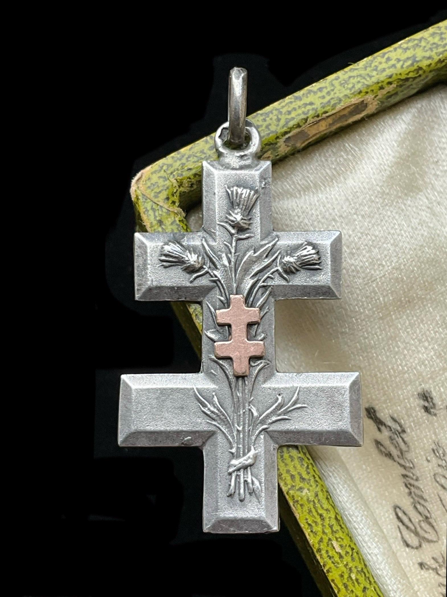 Broche Ancienne Croix De Lorraine émaillée Avec Chardon - En Argent, Bon état Occasion