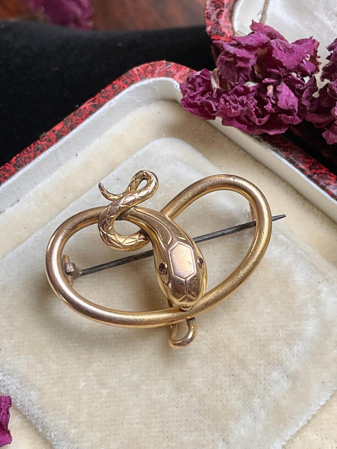 Broche ancienne ORIA - Décor de houx, plaqué or - Vers 1900