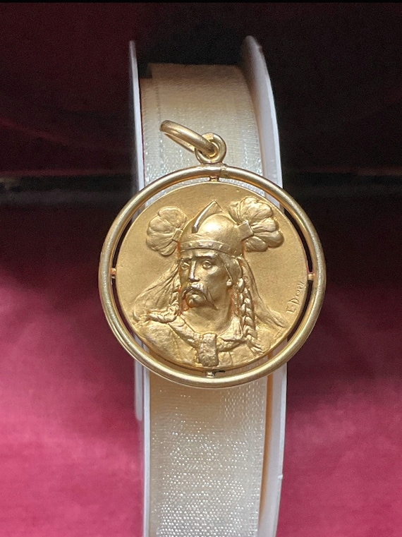 Antique Warrior Vercingetorix Medal signed Dropsy,
