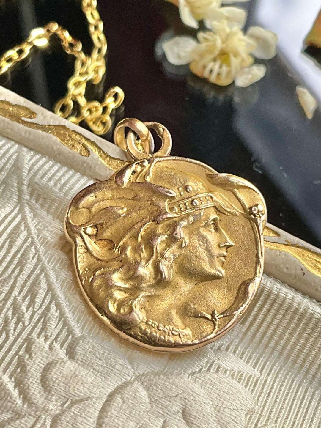 PENDENTIF CROIX PLAQUÉ or cuivré ancienne mura double face collection