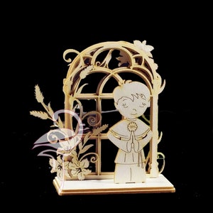 Garçon de communion 3D dans une fenêtre - 75 x 60 x 37 mm