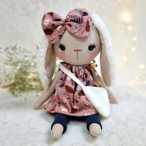 Patron de couture PDF lapin avec 3 options de visage, poupée bricolage en coton doux ou en lin pour créer un jouet en peluche pour poupée lapin en tissu avec des vêtements