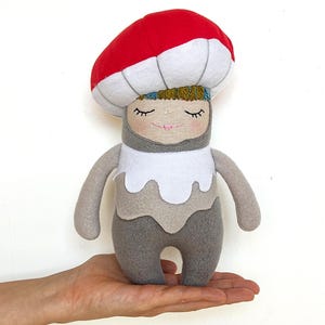 Modello di cucito per bambola a forma di fungo - fai da te, morbido peluche a forma di fungo, economico, tutorial passo dopo passo per principianti, download immediato del PDF