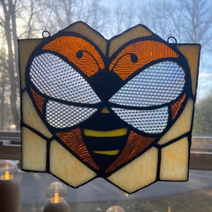 Bee Stained Glass, Stained Glass Bee, Honeycomb Bee Stained Glass, Bee Suncatcher Stained Glass, Gifts, Suncatcher, Mother's Day Gifts