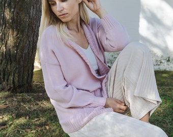 Pull cardigan rose pâle clair avec poches pour femme en alpaga, laine de mouton et polyamide, cardigan ample boutonné fait main