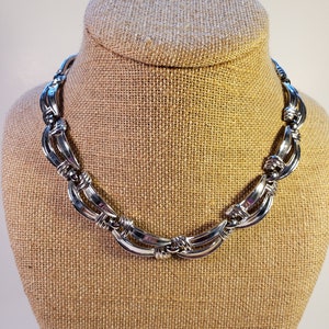 Trifari signé silver tone choker
