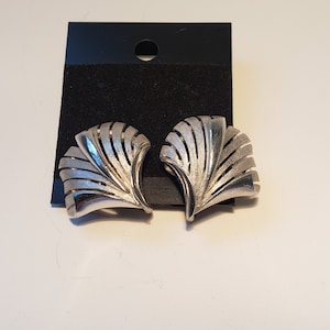 Vintage Trifari Silver Tone Leaf Frond Earrings Clip-on