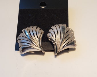 Vintage Trifari Silver Tone Leaf Frond Earrings Clip-on