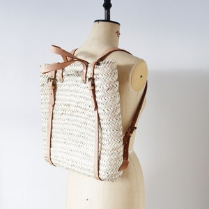 Sac de panier marocain avec des courroies en cuir