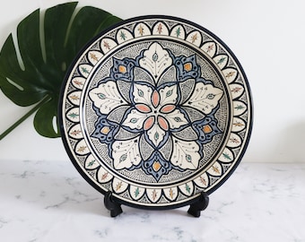 Grande prato decorativo marroquino azul pintado à mão