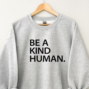 Wees een vriendelijk menselijk sweatshirt, Inspirational Crewneck sweatshirt, esthetische kleding, Unisex Sweater, Vegan inkt op waterbasis