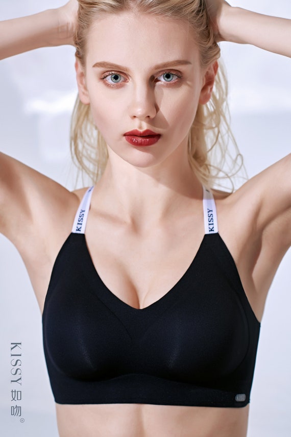 Women’s Super-comfy Wireless Sports Bra in Onyx Black | Seamless design | Perfect for high and medium impact sports, yoga and daily life