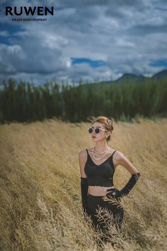 Charcoal Black Wheat Ear Lace Wireless and Seamless Camisole Bra | Super comfy and sexy design | Perfect for summer and travel