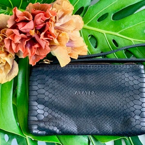 TIENDA HAWAII Cuero italiano de plena flor hecho a mano l Muñequera l Embrague l Cartera l Mini bolso l Monedero l Bolso de maquillaje l Estuche l Hecho en EE. UU. /L.A.