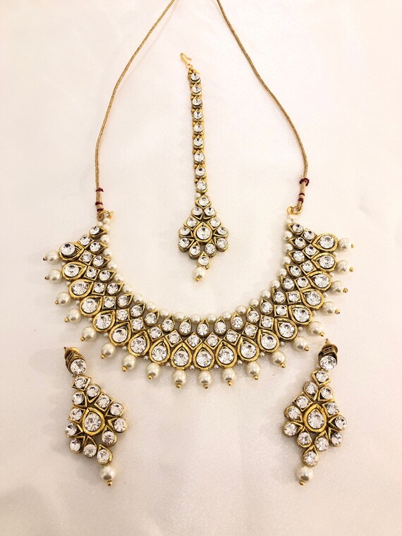 white stone chain
