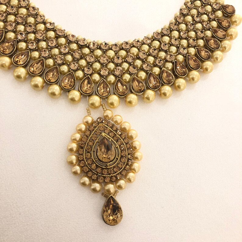 Gold pearl necklace set