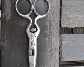 Vintage buttonhole scissors. Adjustable scissors. A must have for any seamstress, or sewing collection. Silver tone metal. Made in Italy.