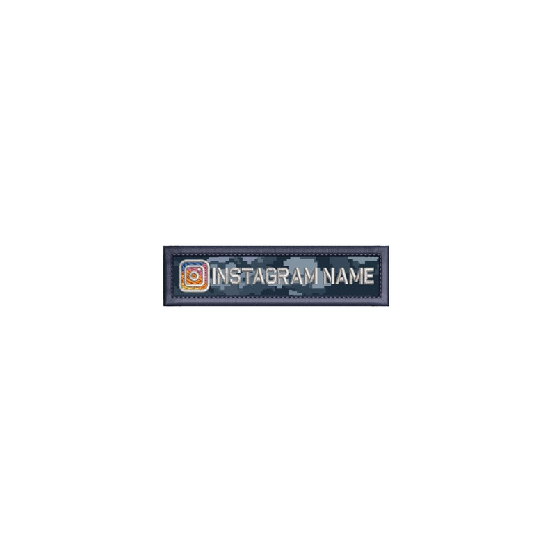 K&ouml;nnte beinhalten: Ein blauer und grauer Tarnfleck mit einem wei&szlig;en Instagram-Logo und dem Text "INSTAGRAM NAME".