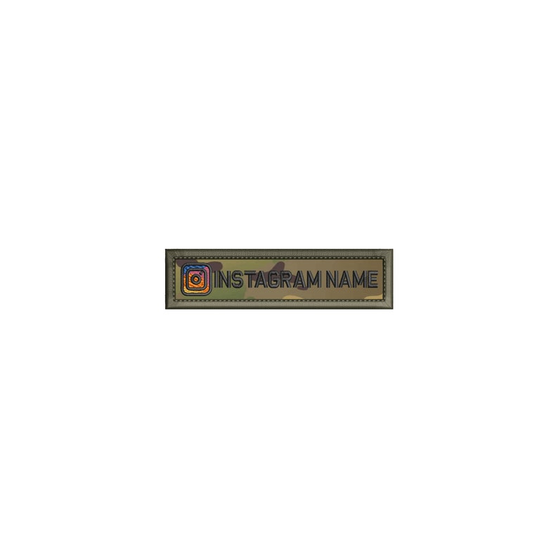 K&ouml;nnte beinhalten: Ein rechteckiger Patch in Tarnmuster mit schwarzen N&auml;hten und dem Instagram-Logo sowie dem Text "INSTAGRAM NAME".