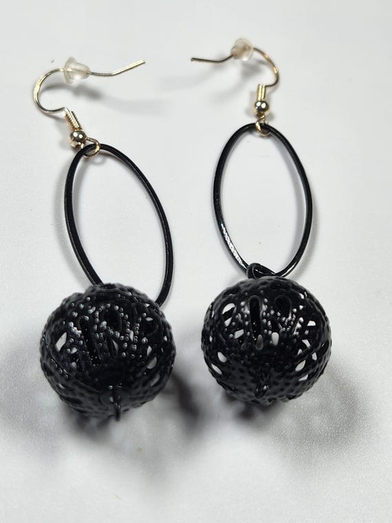 Dangle black earrings using upcycled beads, black metal openwork bead with black oval component