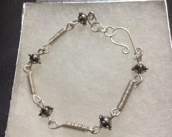 Bracelet chaîne en argent sterling fait à la main avec bobines en argent sterling et perles plaquées argent et fermeture faite à la main, bracelet unisexe