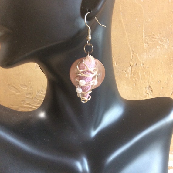 Seashell earrings in hand painted pink, silver wrapped, pearl beads, statement earrings, mermaid earrings