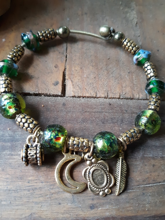 Green and gold bangle/beaded/shape holding/easy on and off, charm bracelet