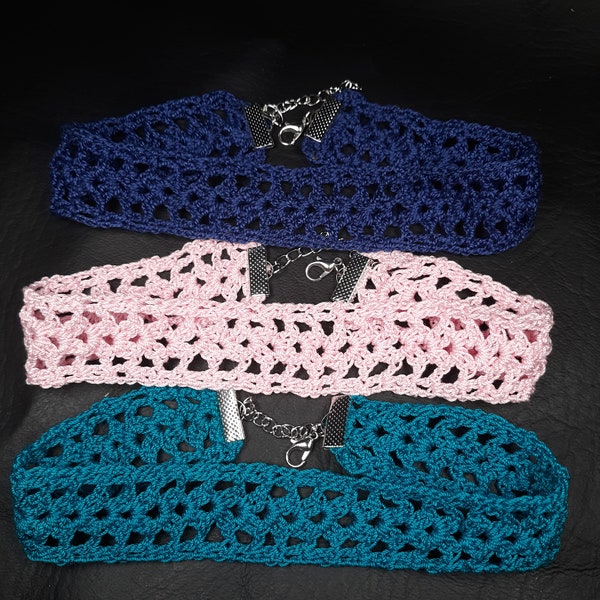 Lacy crocheted choker in 3 colors with silver colored clasp and extension chain, boho style, Victorian style