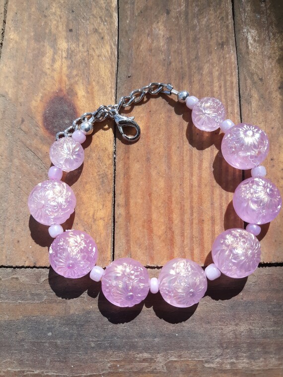 Pink acrylic beaded bracelet, silver color clasp, adjustable